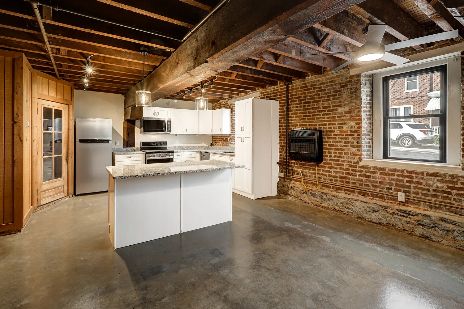 2 bed, 1500 sqft, $1,975 — Photo 4
