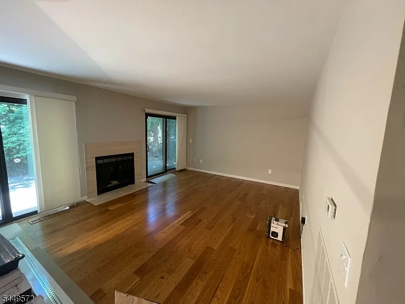 3 bed, 2.5 bath, $4,300 — Photo 3