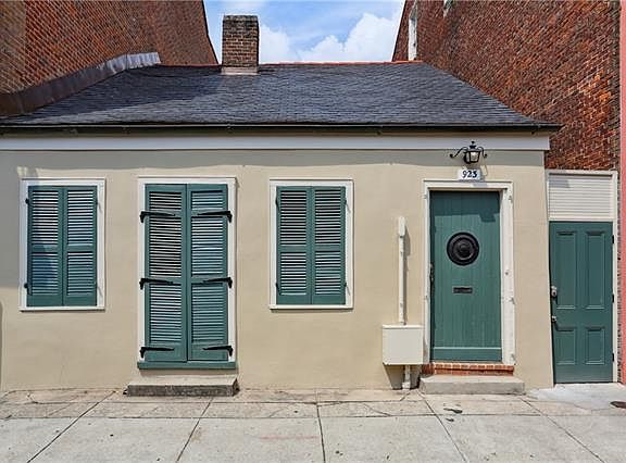 2nd image of 923 Dumaine St