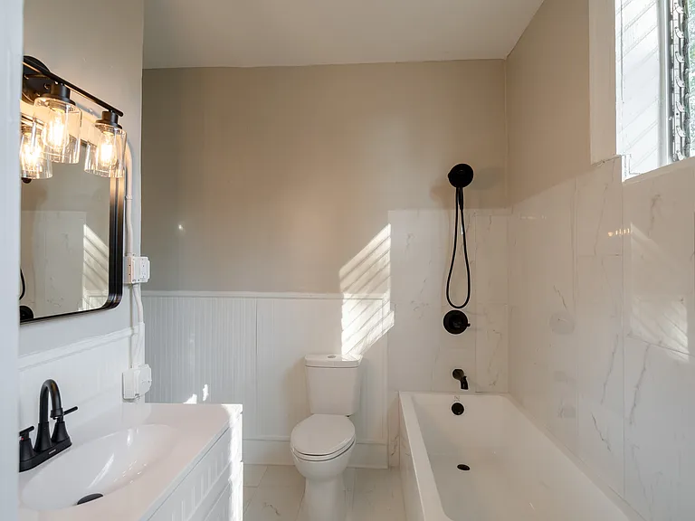 185 Clisby Pl — Photo 2
