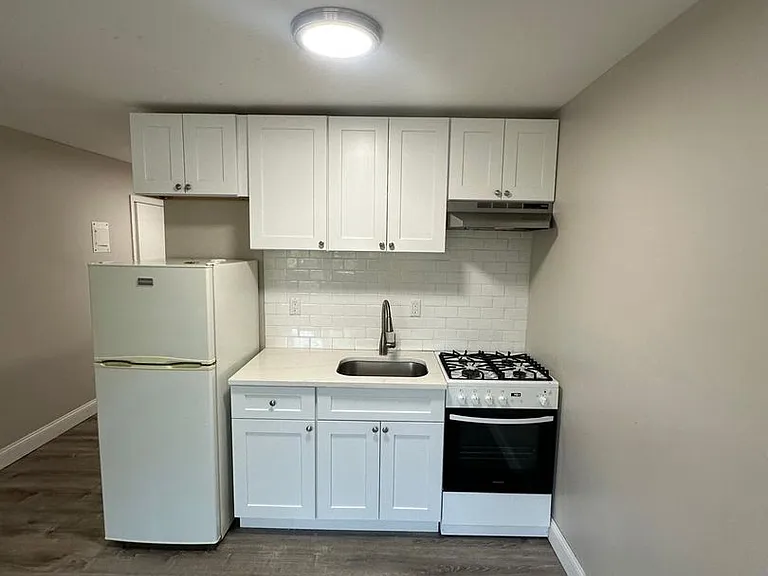 887 Varnum Ave — Photo 5