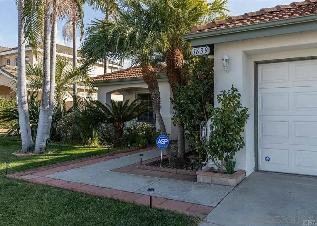 4 bed, 2.0 bath, 1959 sqft, $4,800 — Photo 4