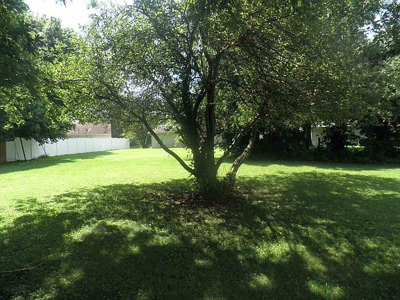 3rd image of 305 W Walnut Ct