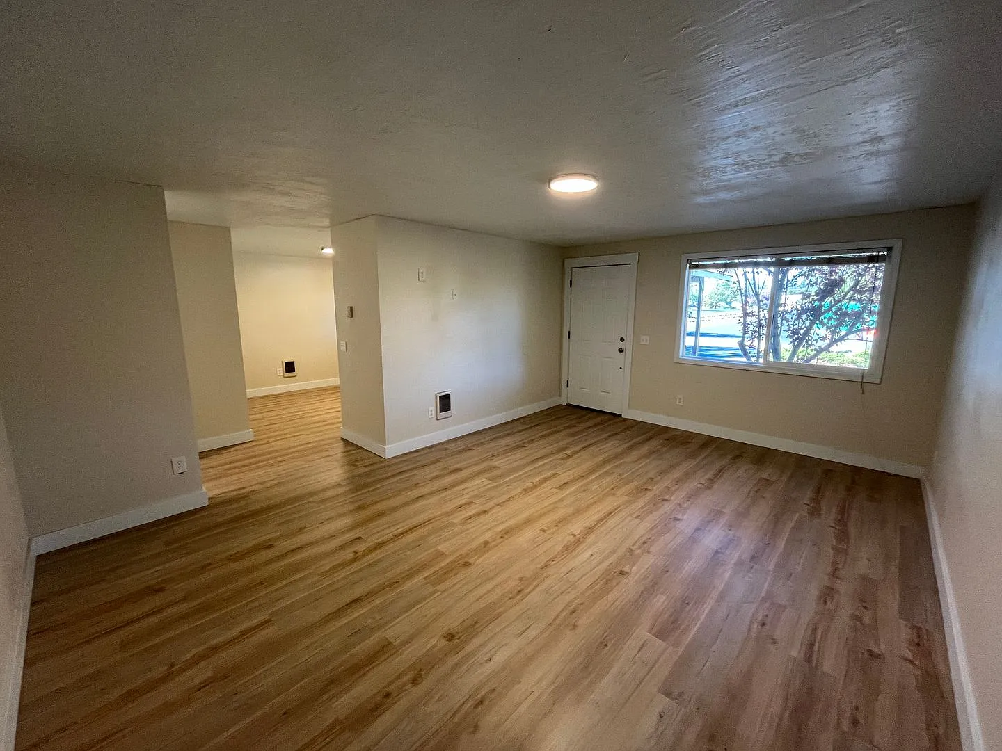 Single Level Duplex Just off Wilson — Photo 2