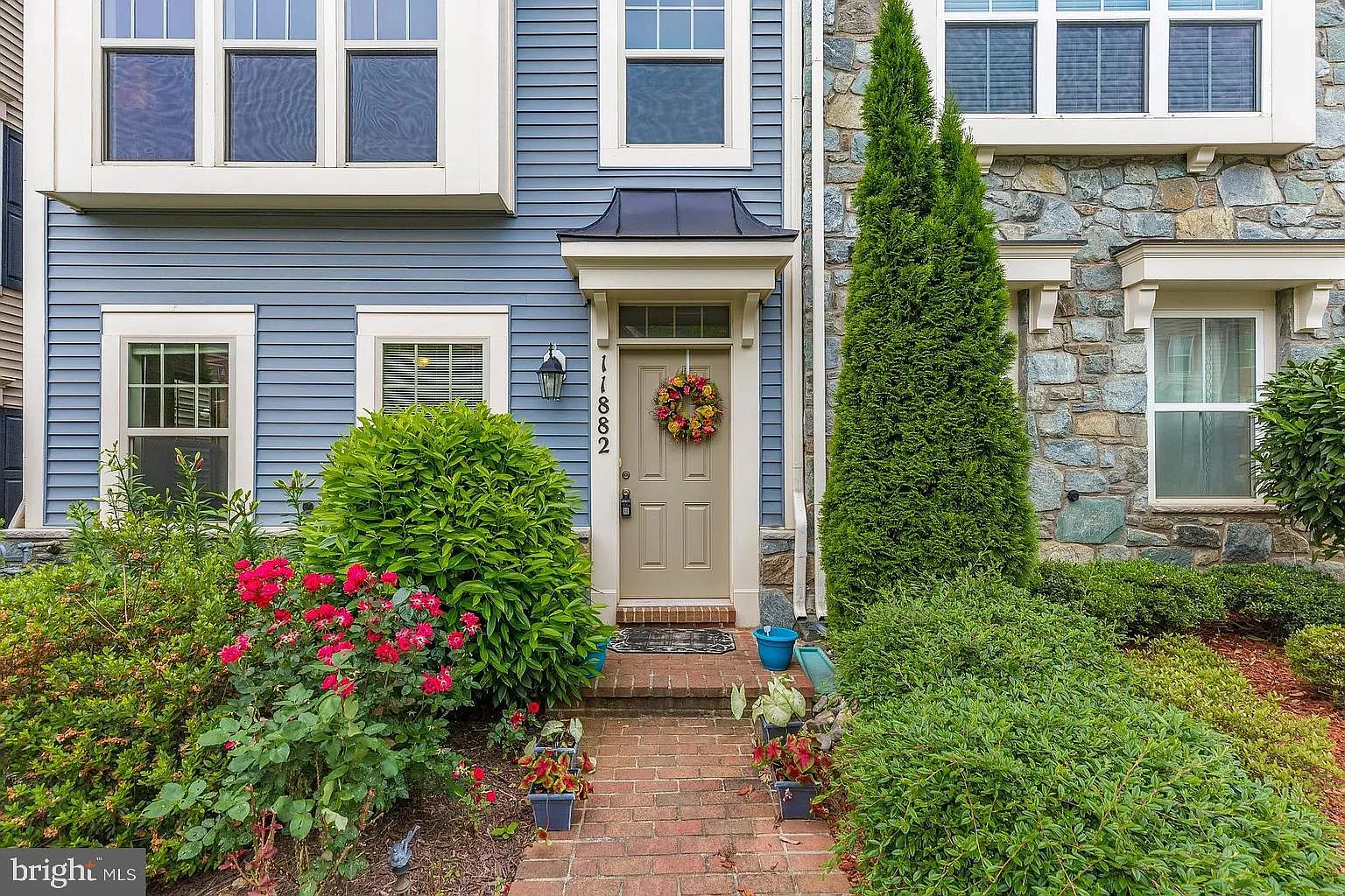 3 bed, 2.5 bath, 2410 sqft, $3,200 — Photo 3