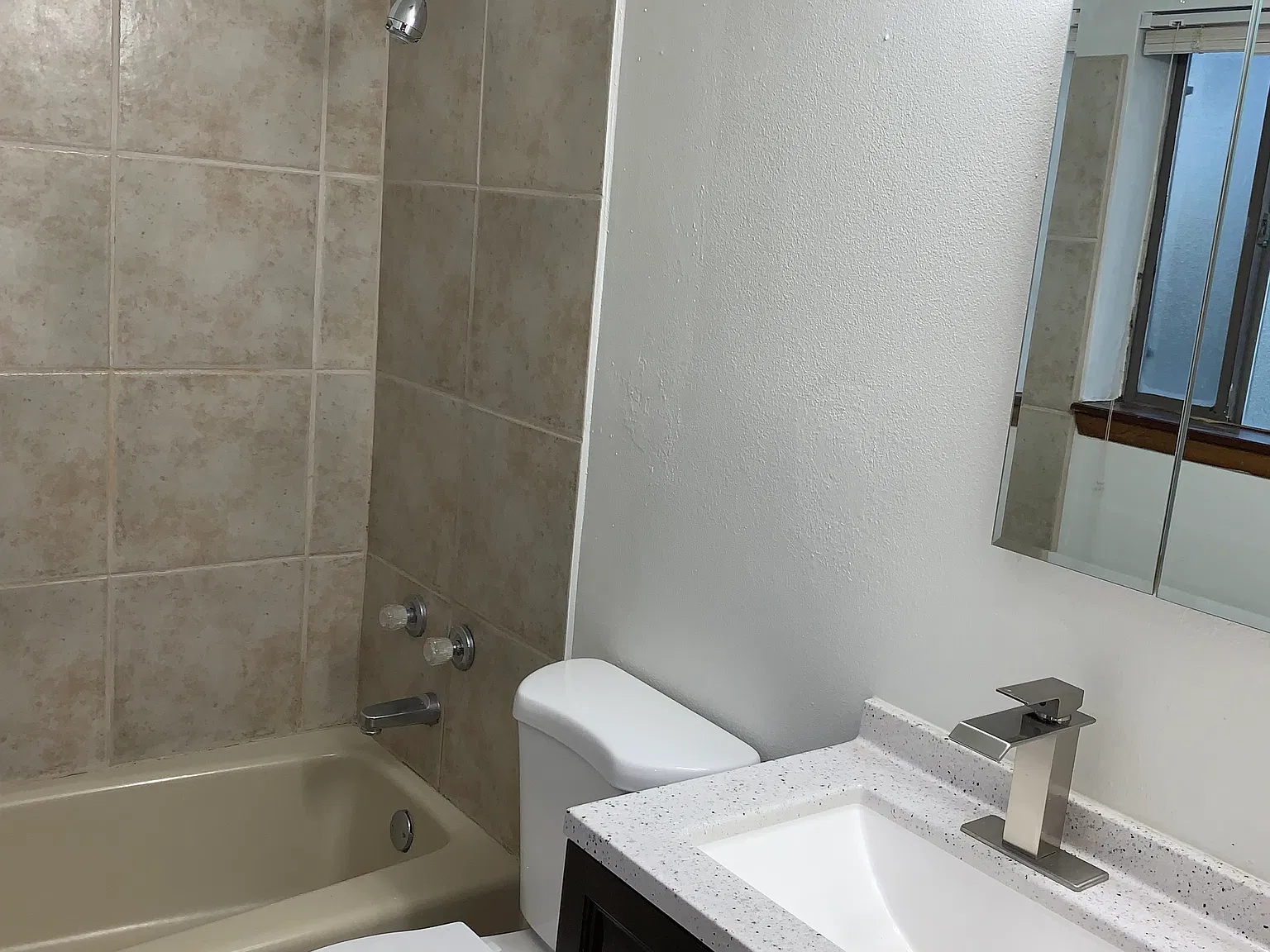 2 bed, 1.5 bath, 800 sqft, $1,600 — Photo 4