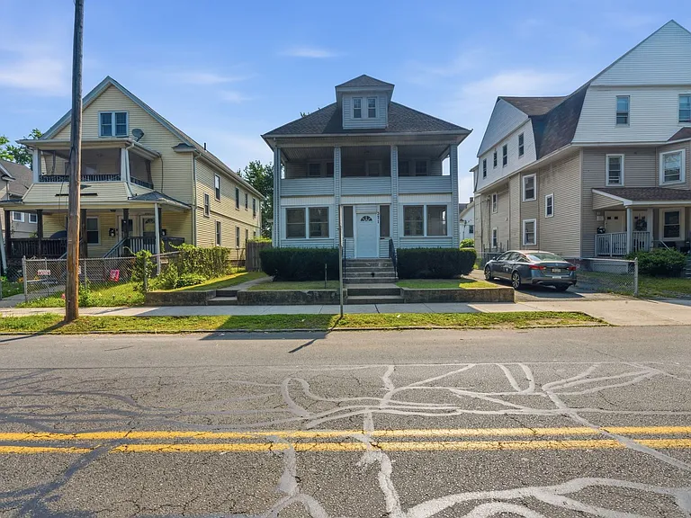 371-373 Oakland Street — Photo 1