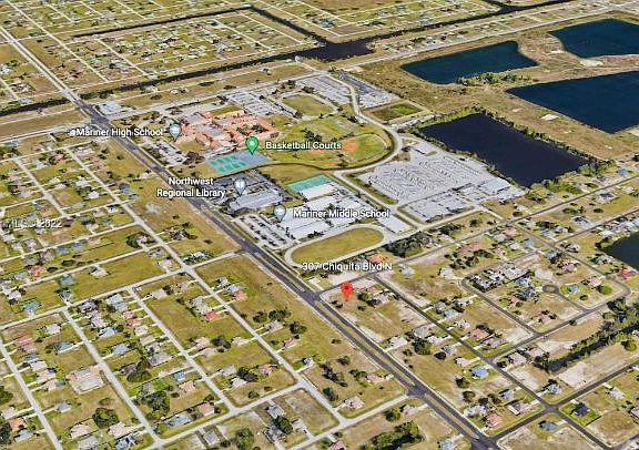 3rd image of 307 Chiquita Blvd N
