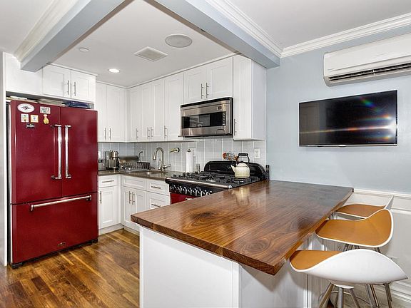 4th image of 665 Park Pl
