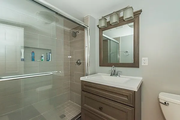 6 bed, 2000 sqft, $8,400 — Photo 3