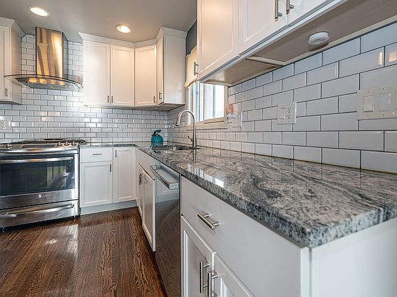 4th image of 613 Sarah Dr