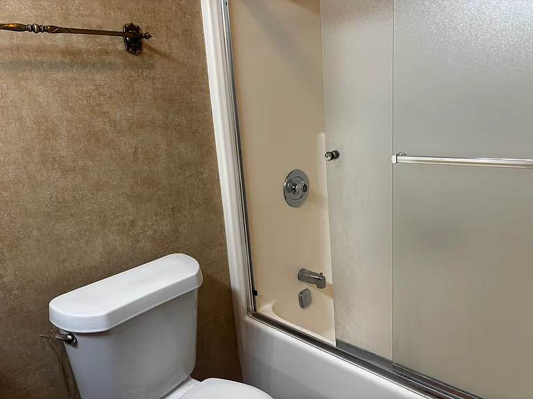 4 Edith Ct — Photo 13