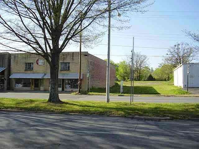 1st image of 215 E Grand Ave