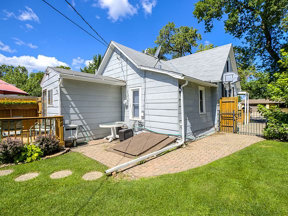4th image of 2576 2nd Ave E