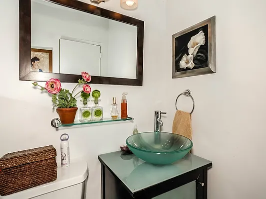 Sold by Sotheby's International Realty | media 10