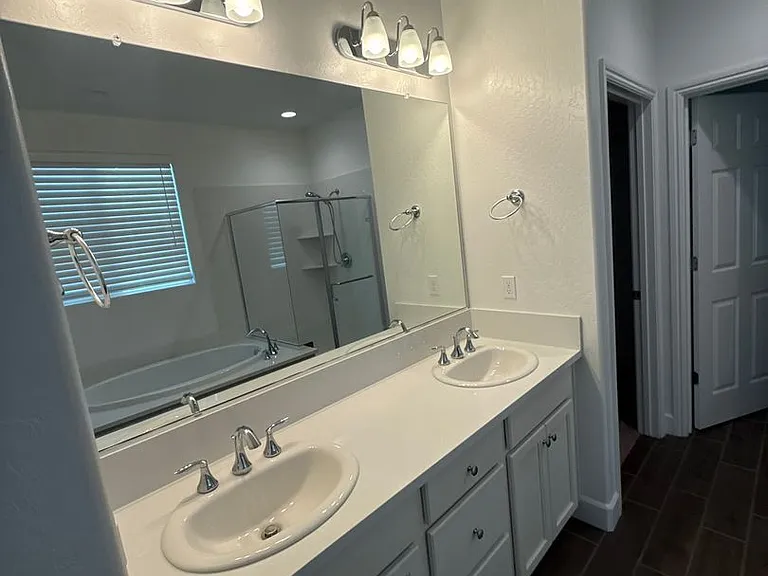 404 Manuel Ct — Photo 9