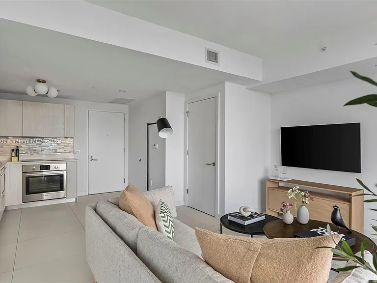501 NE 31st St #3409 — Photo 5