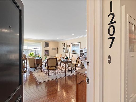3rd image of 121 W 48th St #120507