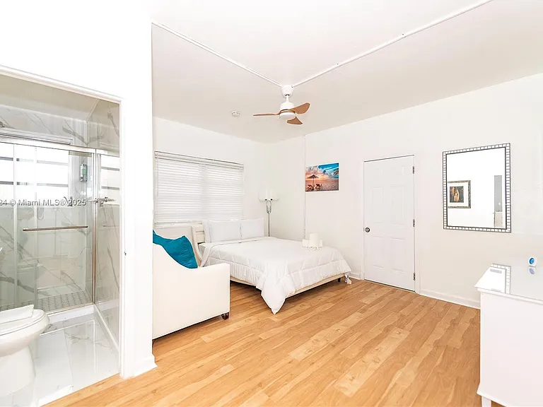545 Michigan Ave #2 — Photo 19