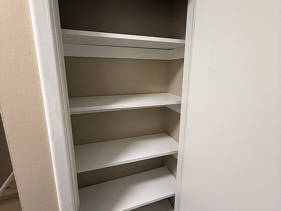 4th image of 1458 Blaine Dr #1458