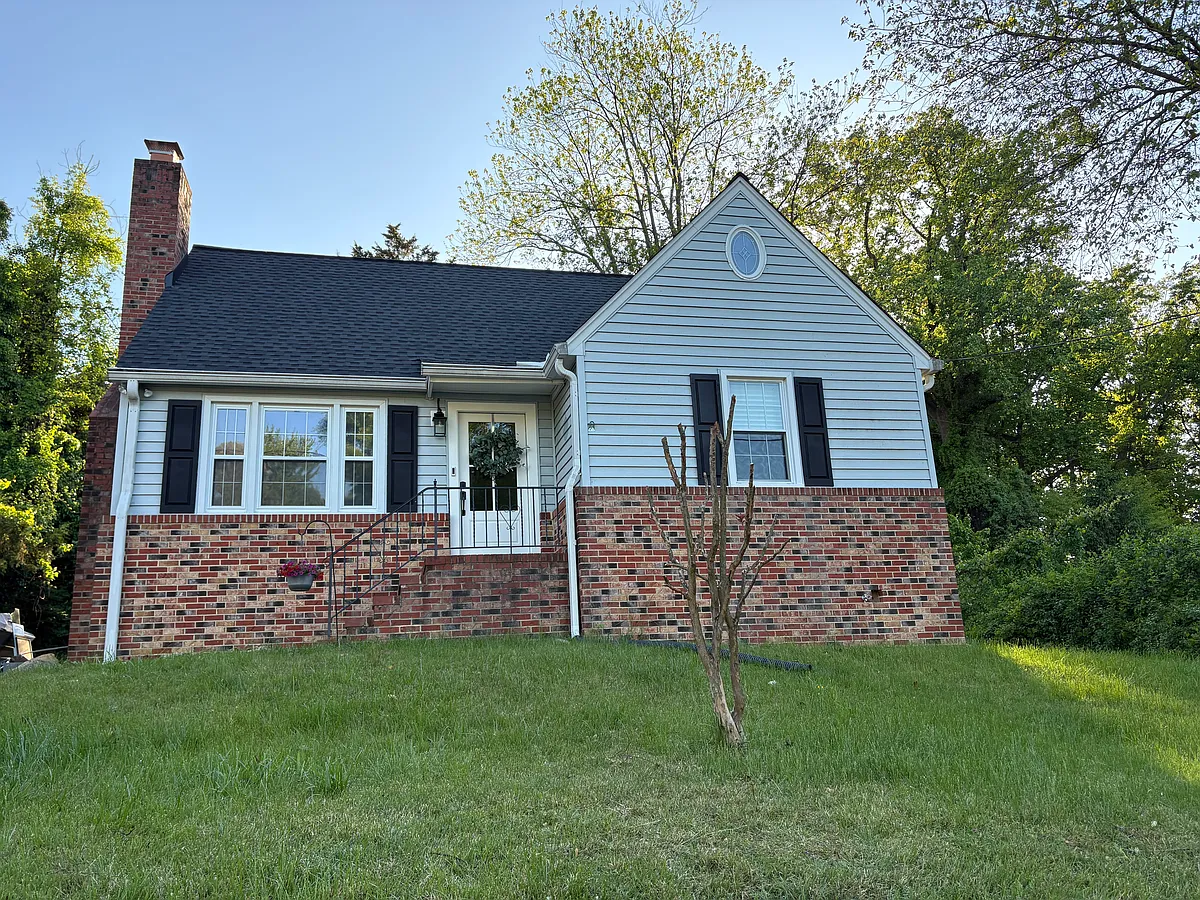 Building Photo - 880 Doris Dr