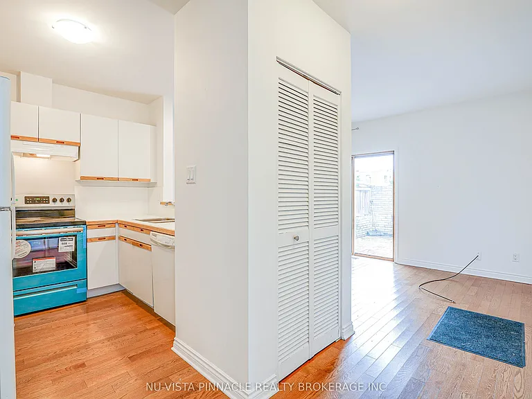 343 Princess Ave — Photo 11