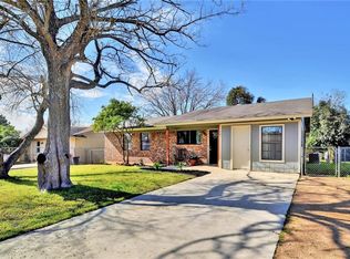 701 Mockingbird Ln, Taylor, TX 76574