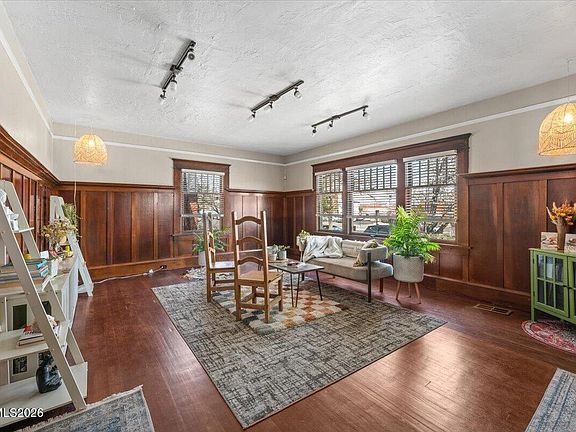 5th image of 621 Forest St