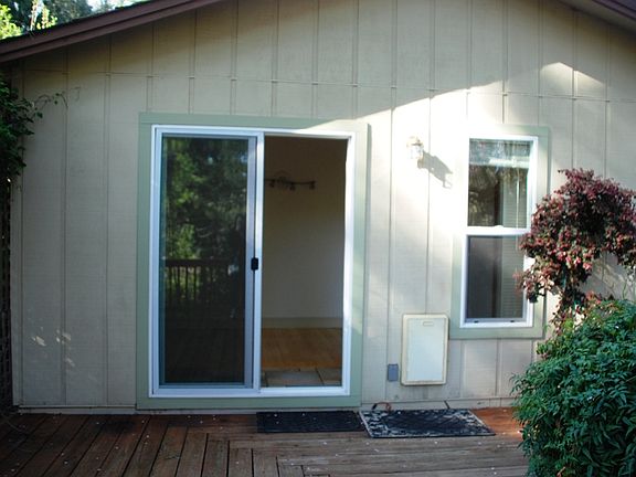 4th image of 210 Railroad Ave