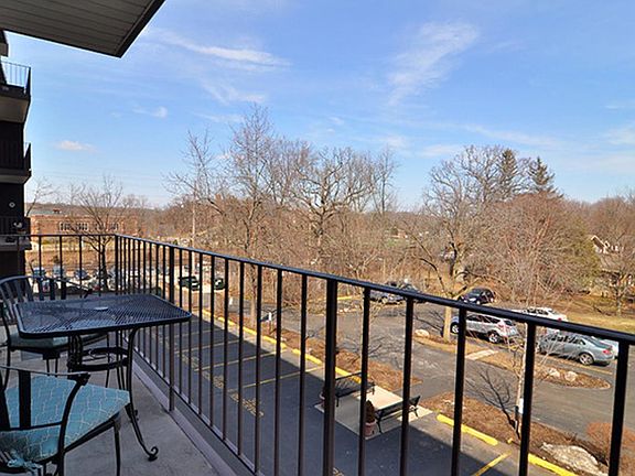 2nd image of 445 N Park Blvd APT 3I