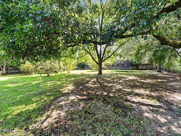 5th image of 14 Rosewood Dr