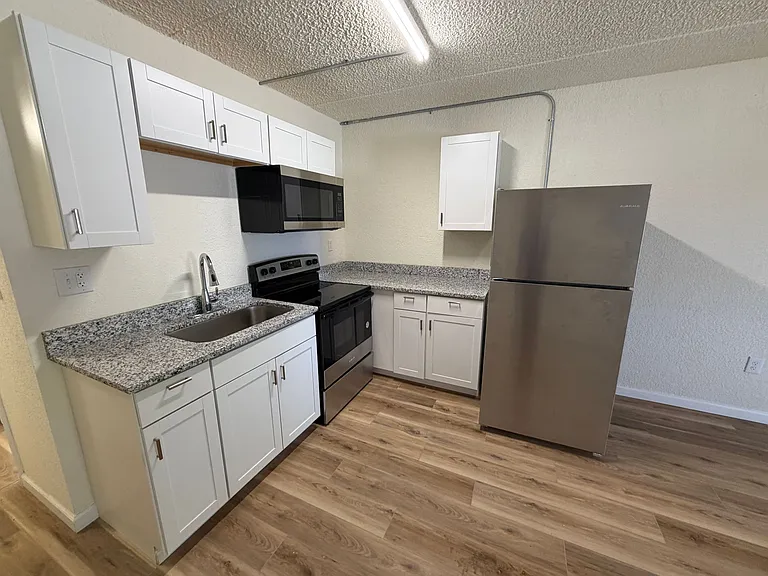 Driftwood Apartments 1280 Whitfield Ave Sarasota, FL 34243 — Photo 4