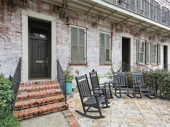3rd image of 2113 Prytania St