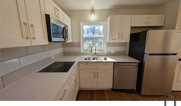 3915 Emerald North Dr — Photo 2