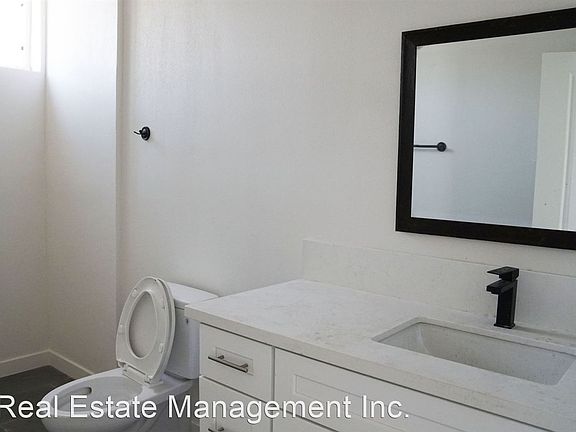 3rd image of 705 Belden Ave #B