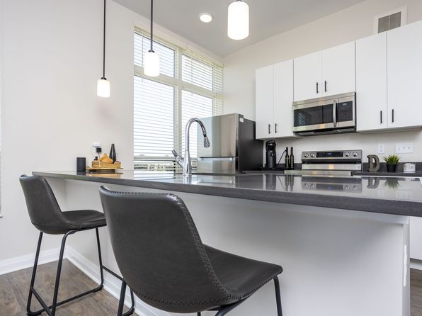 307 E 1st St #403