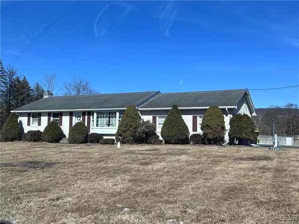 2466 E Scenic Dr, Bath, PA 18014