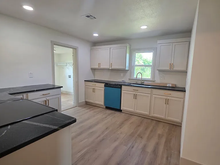 815 N Wilson Ave — Photo 8