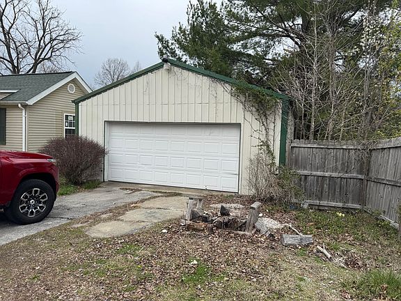 3rd image of 930 Auger Springs Rd