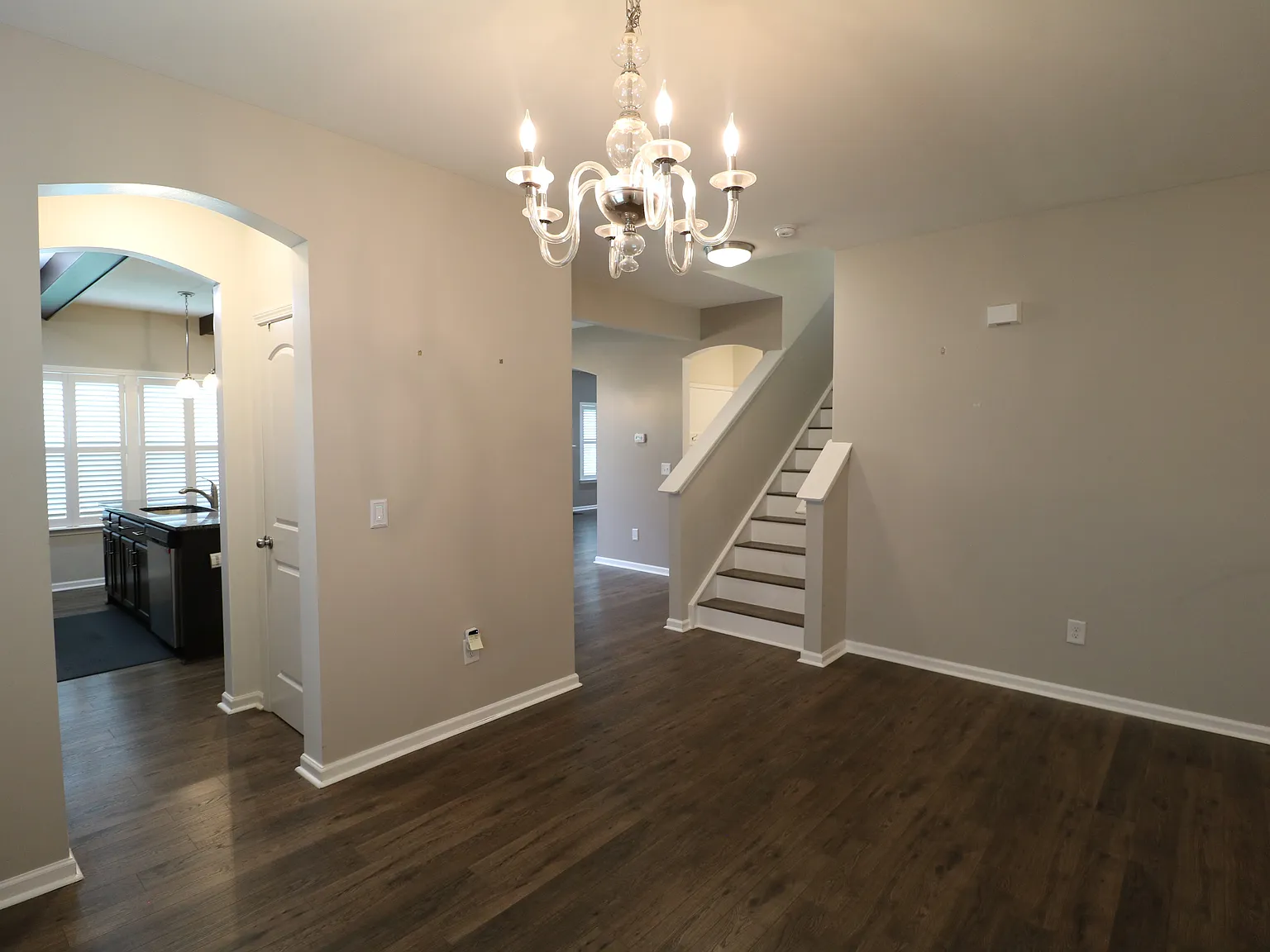 3 bed, 2.5 bath, 2740 sqft, $2,300 — Photo 4