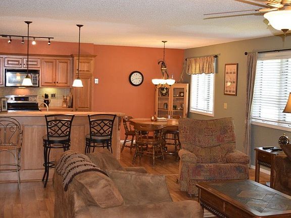 5th image of 35 Lunsford Ln