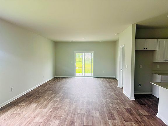 5th image of 409 Sweet Vernal St