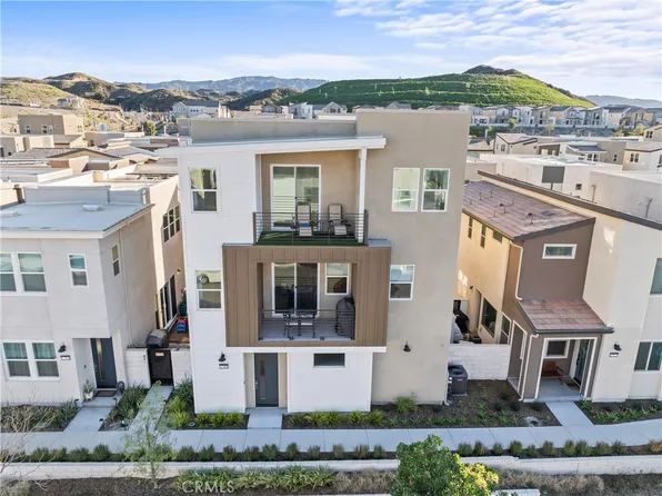 27468 Pioneer Ct, Valencia, CA 91381