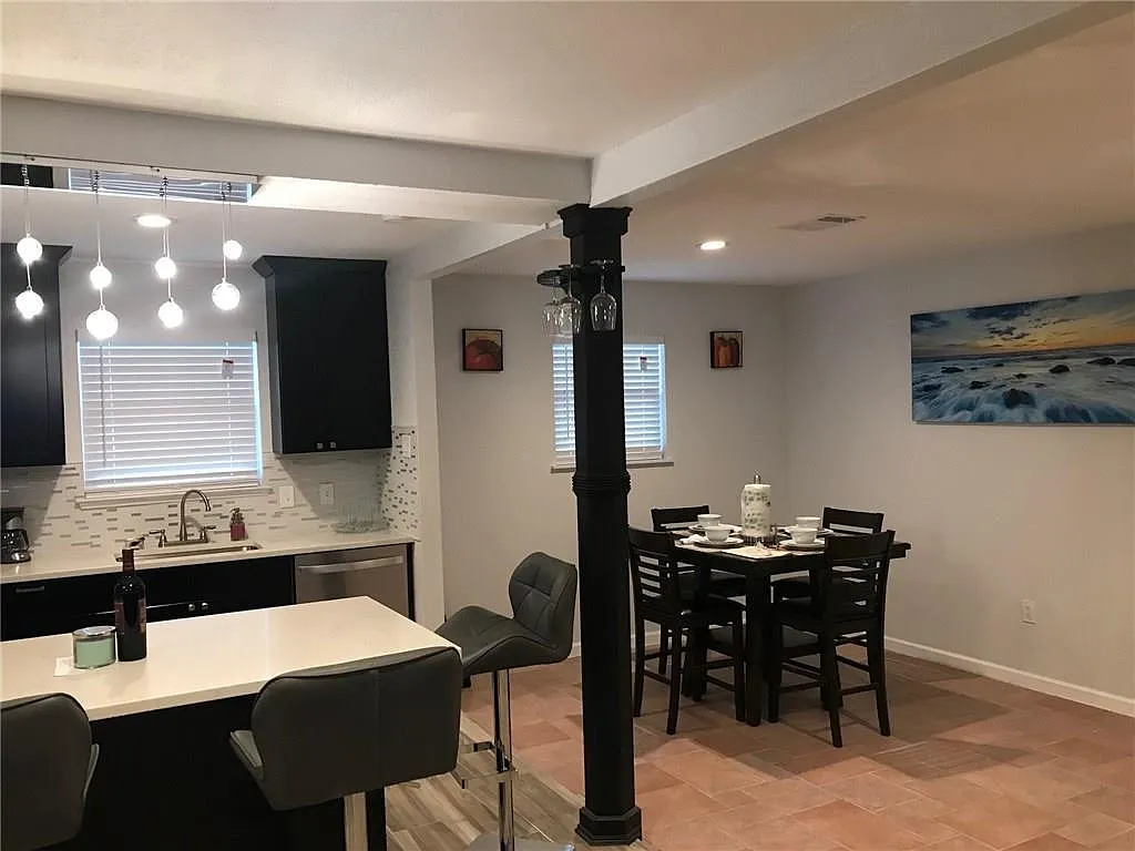 3 bed, 2.0 bath, 1313 sqft, $2,150 — Photo 3