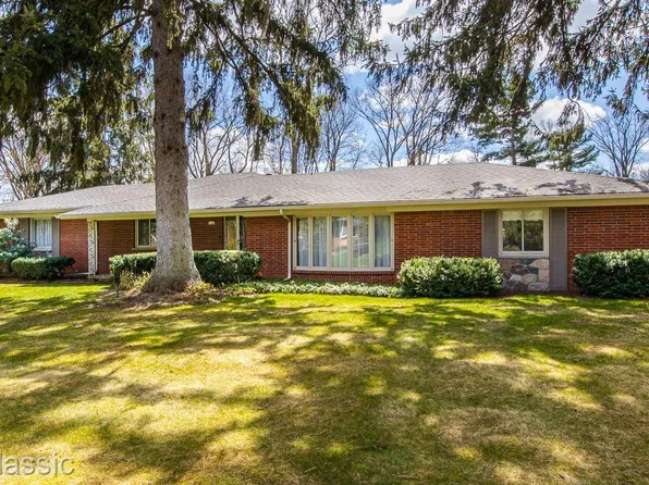 1358 Winchcombe Dr, Bloomfield Hills, MI 48304