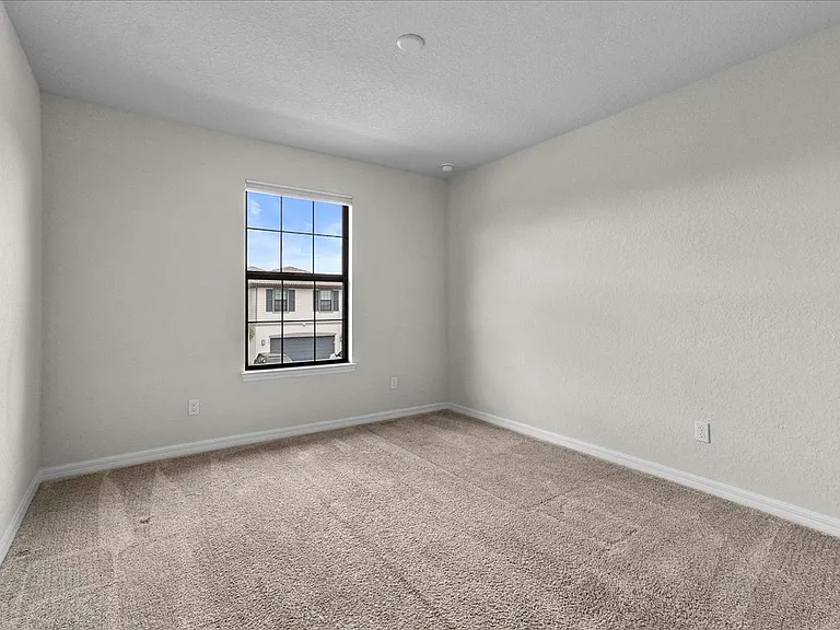 640 SE Monet Dr — Photo 24