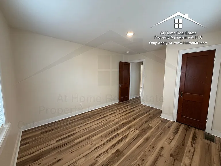 703 W 7th St — Photo 34