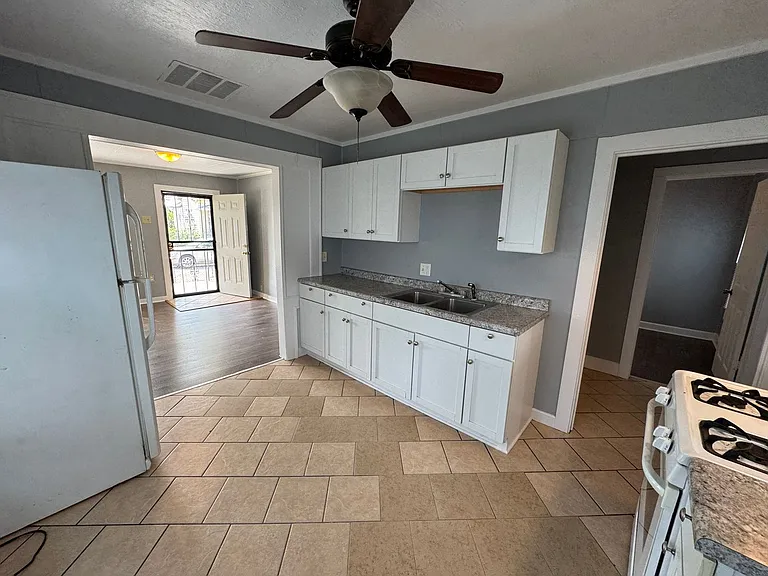 341 S Randolph St — Photo 11
