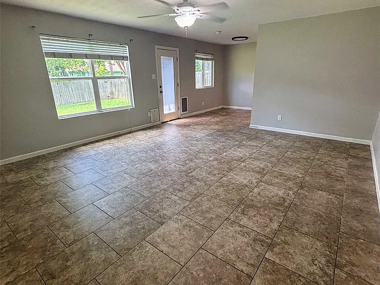 1903 Aberdeen Dr — Photo 4