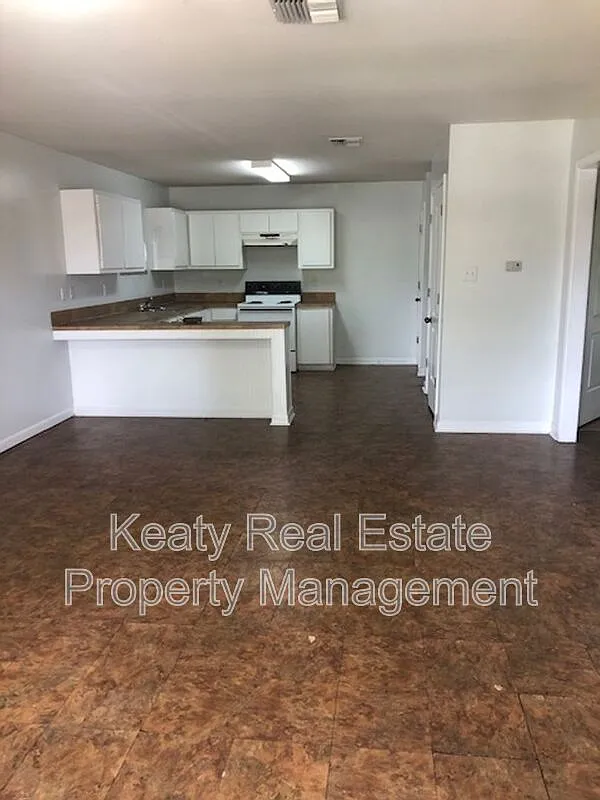 2 bed, 1.0 bath, 900 sqft, $750 — Photo 1
